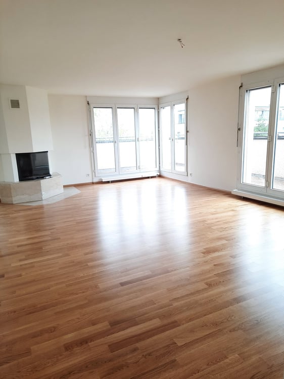 4.5 Zimmer Attika-Wohnung mit 112 m2 - an bester Lage in Binningen 2