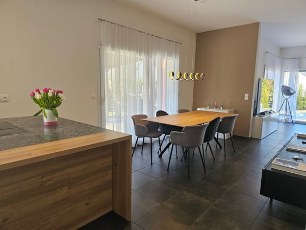 Modernes 6-Zimmer-Einfamilienhaus mit Pool in ruhiger Lage von Leymen 28