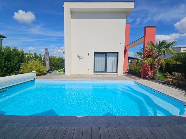 Modernes 6-Zimmer-Einfamilienhaus mit Pool in ruhiger Lage von Leymen 3