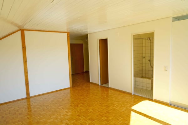 schöne 1.5-Zimmerwohnung mit Balkon in kleinem MFH 5