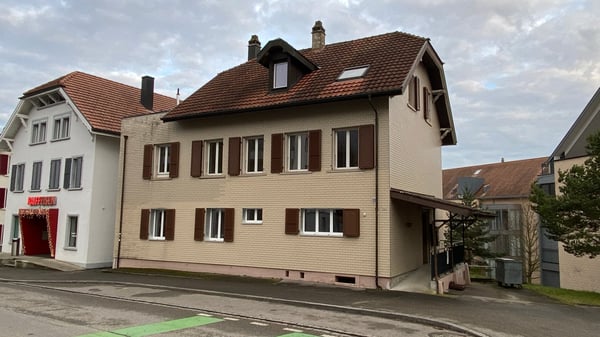 Helle und zentral gelegene Wohnung mit Schwedenofen 1