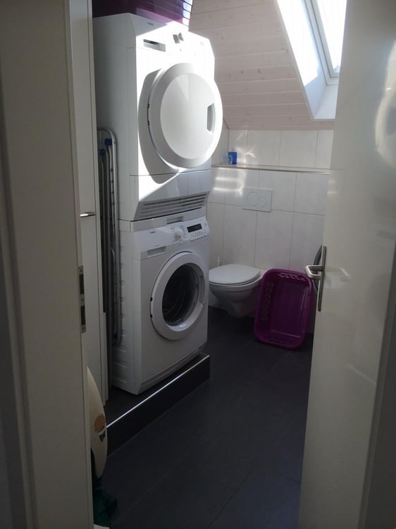 Helle Dachwohnung mit sonnigem Balkon in sehr gepflegter Liegenschaft 8