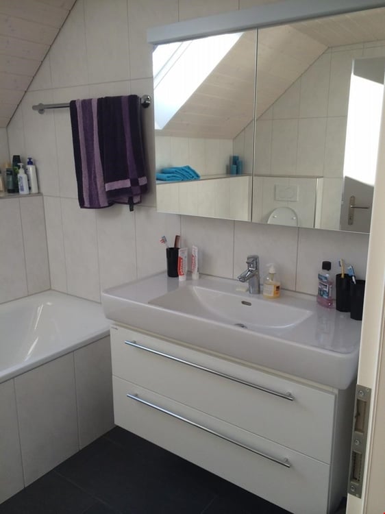 Helle Dachwohnung mit sonnigem Balkon in sehr gepflegter Liegenschaft 5