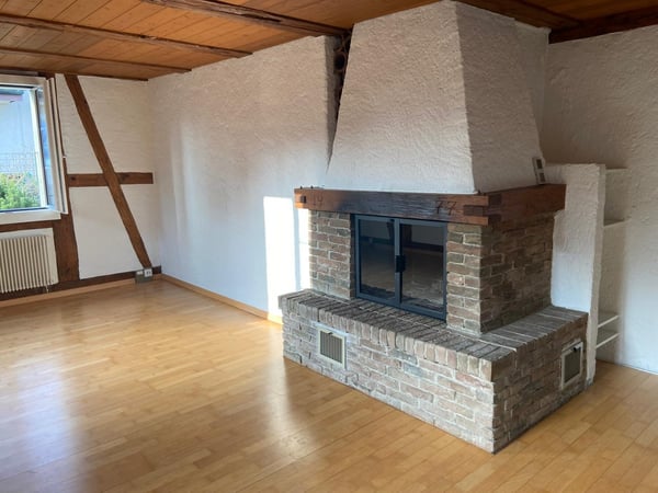 Charmante 2.5-Zimmer-Altbauwohnung mit Terrasse in Subingen 4