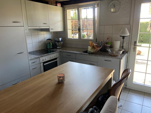 Charmante 2.5-Zimmer-Altbauwohnung mit Terrasse in Subingen 6