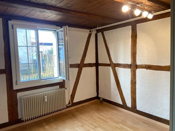 Charmante 2.5-Zimmer-Altbauwohnung mit Terrasse in Subingen 9