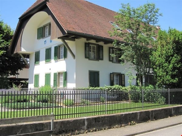 Charmante 2.5-Zimmer-Altbauwohnung mit Terrasse in Subingen 1