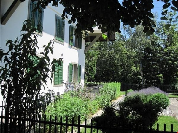 Charmante 2.5-Zimmer-Altbauwohnung mit Terrasse in Subingen 2