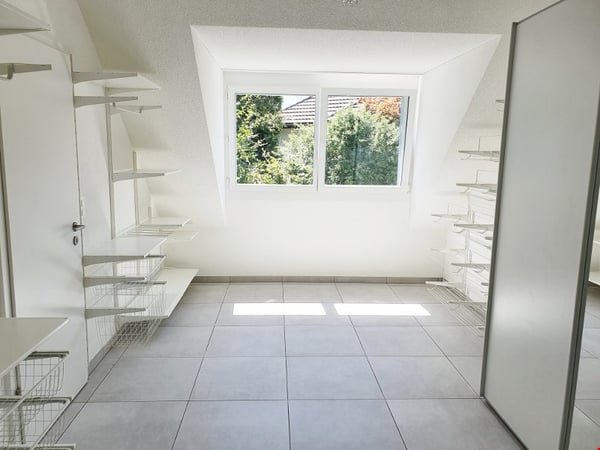 moderne 5 1/2 Zimmer Dachwohnung an ruhiger Lage 11