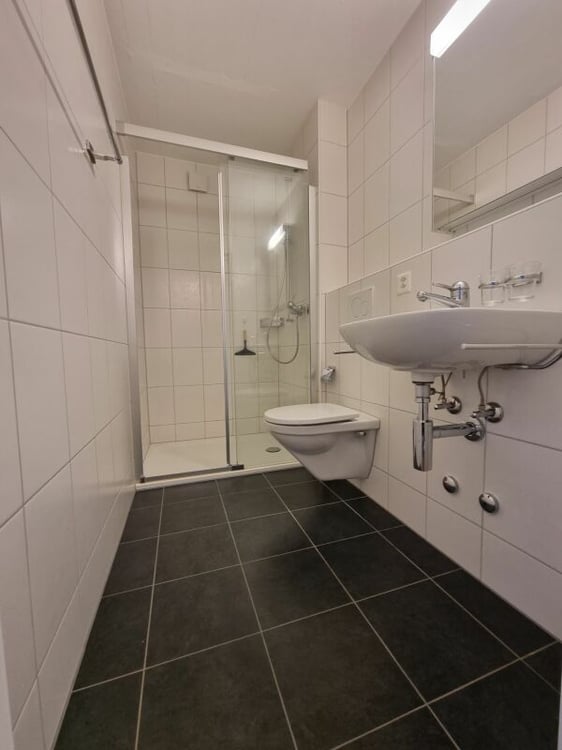 1-Zimmerwohnung im 4. OG zu vermieten 2