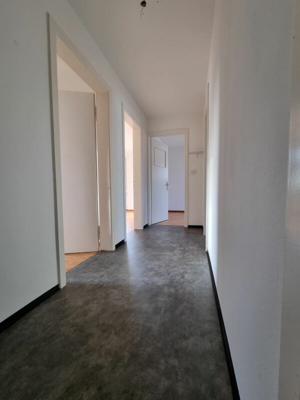 Teilsanierte 3-Zimmerwohnung mit Balkon in Lengnau zu vermieten