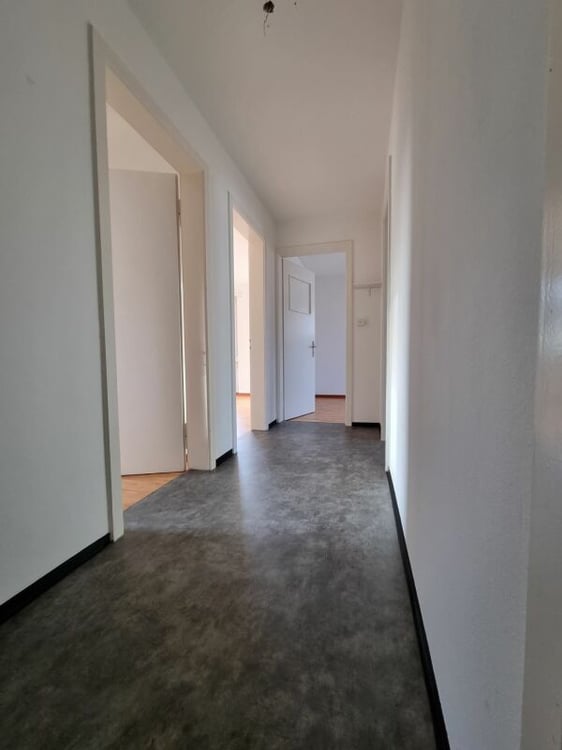 Teilsanierte 3-Zimmerwohnung mit Balkon in Lengnau zu vermieten 4