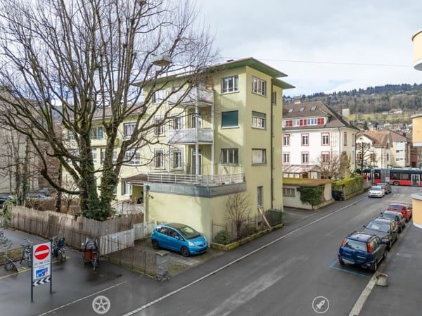 Grosszügige 4.5-Zimmer-Erdgeschosswohnung mit Aussensitzplatz