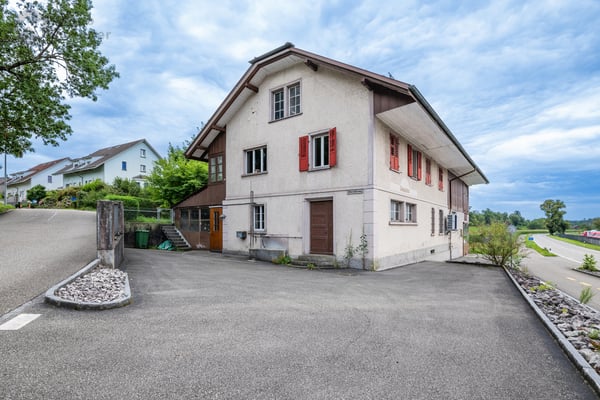 Geschichtsträchtige Wohn- und Gewerbeliegenschaft 9