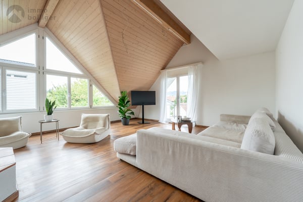 Lichtdurchflutete Maisonette-Wohnung mit eigenem Garten 1