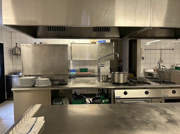 Restaurant idéalement situé 14