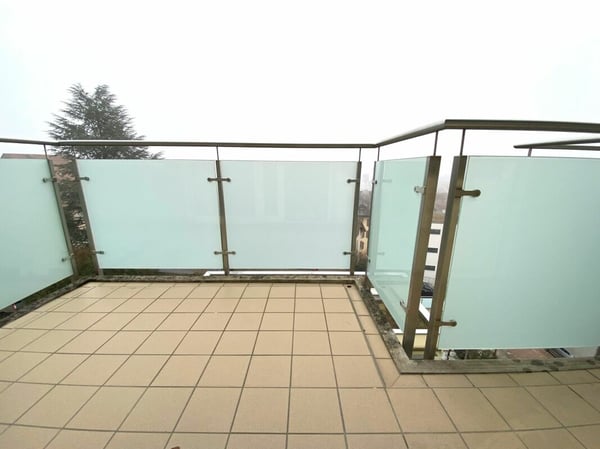 Studio avec balcon et vue sur le lac (photo 1 of 12)