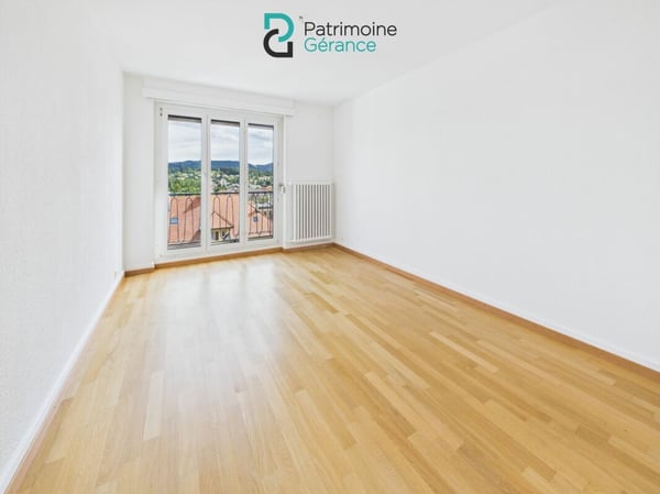 Spacieux ! Appartement de 3.0 pièces avec vue sur la ville 6