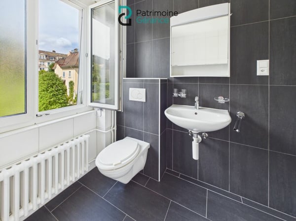 Spacieux ! Appartement de 3.0 pièces avec vue sur la ville 8