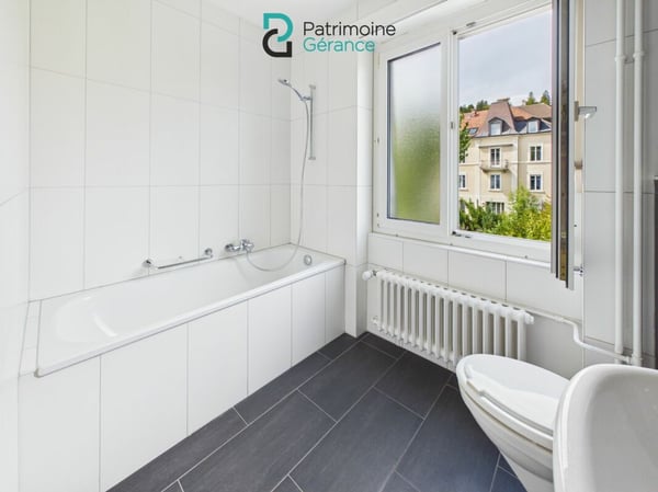Spacieux ! Appartement de 3.0 pièces avec vue sur la ville 9