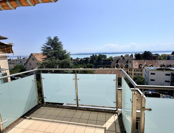 Studio rénové avec encadrement et vue sur le lac au 4ème étage 7