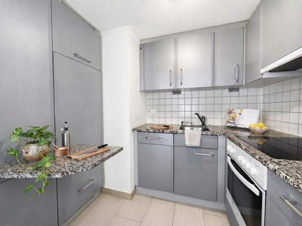 DUPLEX DE 2.5 PIÈCES AVEC POUTRES APPARENTES AU COEUR DE LA VIEILLE VILLE DE BIENNE 3