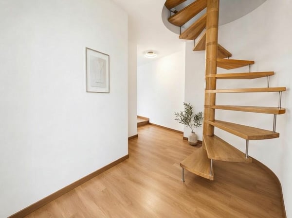 DUPLEX DE 2.5 PIÈCES AVEC POUTRES APPARENTES AU COEUR DE LA VIEILLE VILLE DE BIENNE 4