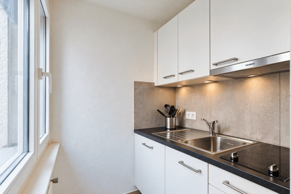STUDIO RÉNOVÉ ET DISPONIBLE DE SUITE - VOTRE PREMIER CHEZ-VOUS À LA CHAUX-DE-FONDS ! 1