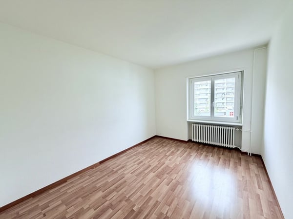 APPARTEMENT LUMINEUX DE 4.0 PIÈCES AVEC BALCON ET VUE DÉGAGÉE À LA CHAUX-DE-FONDS 3