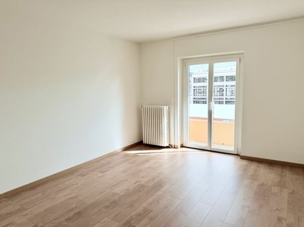 APPARTEMENT LUMINEUX DE 4.0 PIÈCES AVEC BALCON ET VUE DÉGAGÉE À LA CHAUX-DE-FONDS 2