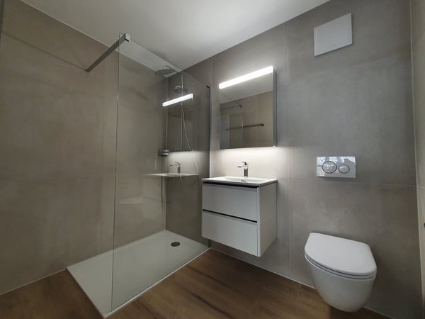 Appartement moderne de 1 pièces avec grand balcon et vue sur le lac. 8