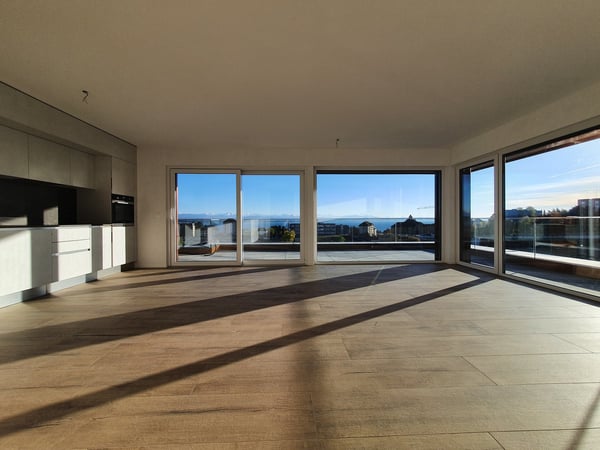 Splendide appartement en attique de 3,5 pièces avec balcon et vue sur le lac 2