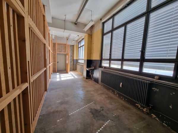 Local dépôt au 2ème étage avec ascenseur 2