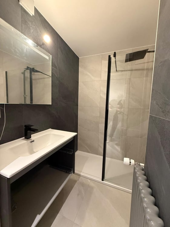 Superbe appartement de 3 pièces entièrement refait à neuf avec balcon situé dans un quartier calme 7