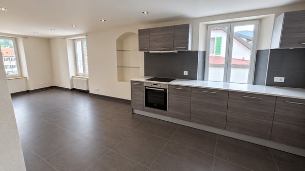 Grand appartement de 2,5 pièces en duplex entièrement rénové 1