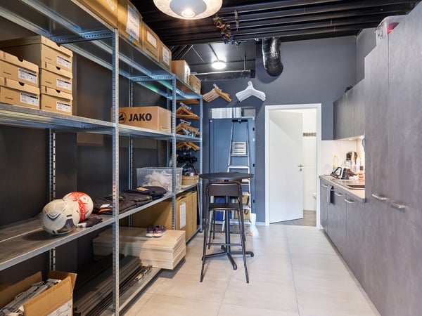 A vendre un très grand local commercial à 2 pas de la gare de Romont 5