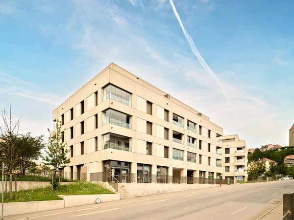 A vendre un très grand local commercial à 2 pas de la gare de Romont 1