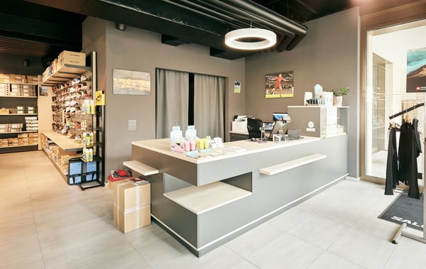 A vendre un très grand local commercial à 2 pas de la gare de Romont 2