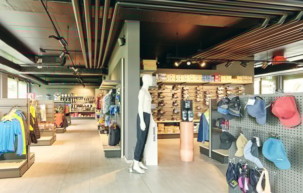 A vendre un très grand local commercial à 2 pas de la gare de Romont 3