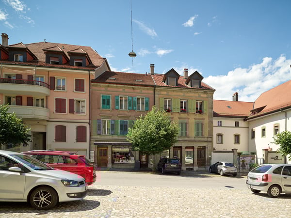 Immeuble de rendement idéalement situé en vielle ville de Romont 1