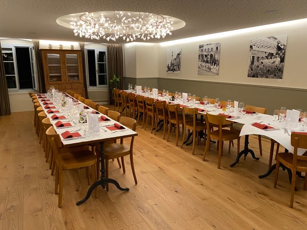 Restaurant rénové avec terrasse, en face de l'entrée du château 3