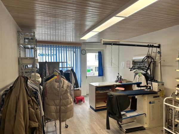 Petit local commercial avec vitrine au coeur de Romont 2