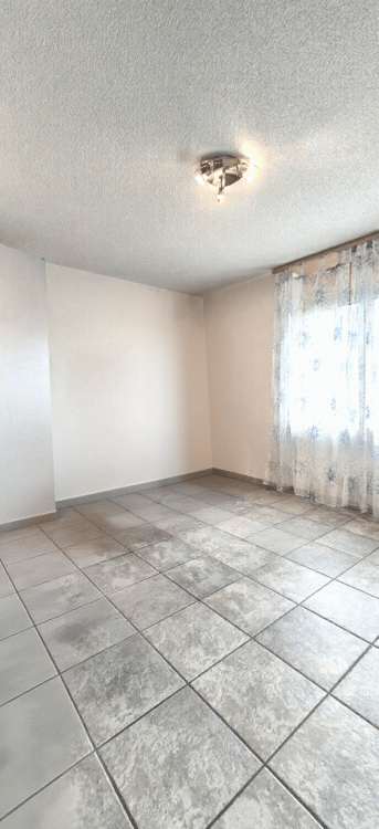 Spacieux 1.5 pièces avec garage et place de parc à Tavannes 4