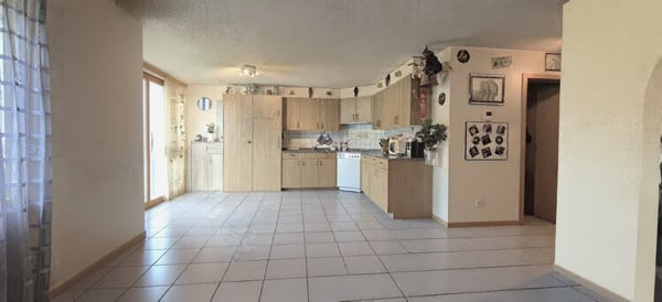 Spacieux 1.5 pièces avec garage et place de parc à Tavannes 1