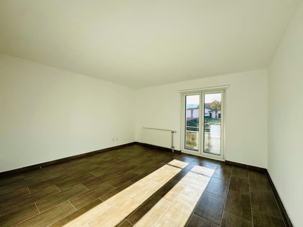 Appartement 1.5 pièces rénové avec balcon à Tavannes 2