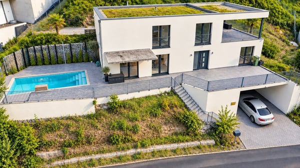 Exklusive Neubauvilla mit Pool