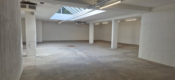 Espace industriel de 227 m² à louer à Le Locle – Disponible immédiatement 2
