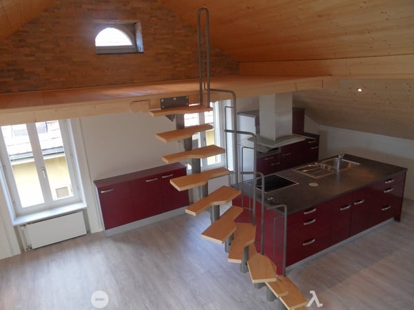 TOP Aussergewöhnliche Dachwohnung mit Galerie ganz Zentral 2