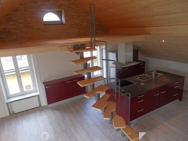 TOP Aussergewöhnliche Dachwohnung mit Galerie ganz Zentral 2