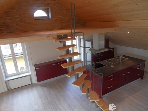 TOP Aussergewöhnliche Dachwohnung mit Galerie ganz Zentral 2